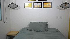 Dos Hermosas Latinas Jugando Con Sus Enormes Culos