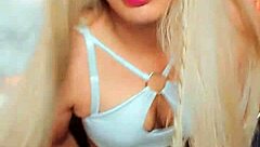 Rica Transsexual Masturbates Richly in Crossdressing Scene