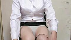 Does Office Lady Tingxuan Masturbate in Stockings at Work?