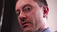 Wow, this teen beauty seduces an older guy for assfucking! 😍