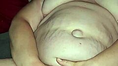 Milf's ass shakes as she gets her bean flicked until hard cum