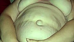 Milf's ass shakes as she gets her bean flicked until hard cum