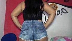 Intriguing curves of a latina big ass