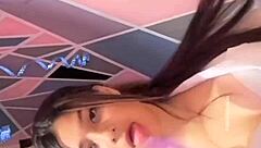 universitaria se roca con su dildo