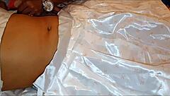 HOT INDIAN BHABHI FUCKS IN HOTEL!