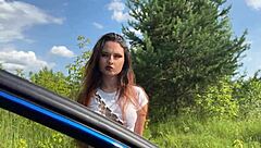 Bitch Helps With Dick In Car