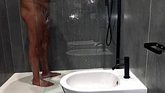 Asmr Matrigna Spia Figliastro In Doccia - Doccia Bollente Con Strusciamenti E Gemiti Sega In Doccia