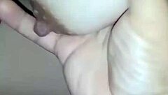 mi mucama me hace una rica paja mientras veo porno?