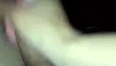 mi mucama me hace una rica paja mientras veo porno?