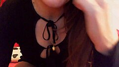 Want Nicoletta's feet cleaned by your tongue?