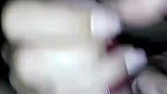 mi mucama me hace una rica paja mientras veo porno?