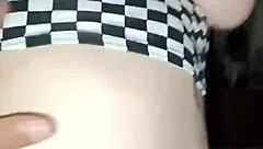 Chupando las tetas spanking de la mama de mi novia y corriendome en su boca