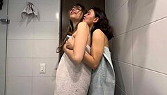 tan caliente se puso mi vagina por el fantasma que termine follandome a mi mejor amiga