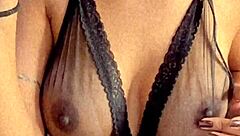 Rosa Vermelha squirts on huge cock