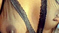 Rosa Vermelha squirts on huge cock