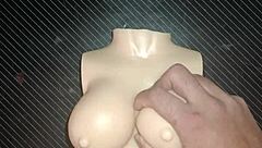 Dolly Me Pide Sexo Anal Y Presionó Sus Pequeñas Tetas