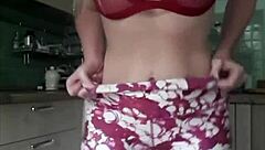 Sexy Amateur Pees In Her Gym Pants At The Gym