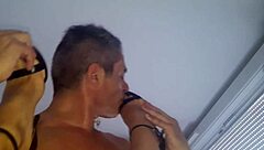 Loving to fuck while licking her feet in french amateur scene