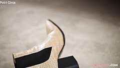 Putri Cinta In Unwind