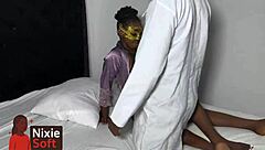 Cintaralho e uma morena experiente me fodeu com dois paus