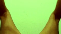 mia moglie fa ginnastica nuda e dilata la figa pelosa - parte 1