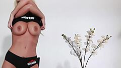 Curvy blonde babe fingered her fat pussy with toys for ultimate pleasure