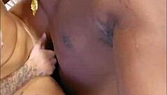 meu amigo negão veio me oferecer pau não consegui fazer desfeita dei gostoso pra ele comendo minha buceta apertada