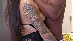 meu amigo negão veio me oferecer pau não consegui fazer desfeita dei gostoso pra ele comendo minha buceta apertada