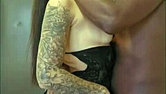 meu amigo negão veio me oferecer pau não consegui fazer desfeita dei gostoso pra ele comendo minha buceta apertada