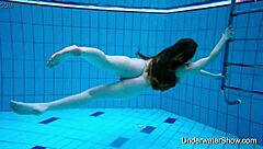 i love showing off my sexy young body underwater