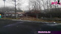 Deutsche Schlampe Pisst Öffentlich In Die Handtasche Als Bold Femdom Act