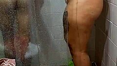 era tanto tesão que o virgem queria socar no pelo sem banho antes no banheiro caseiro