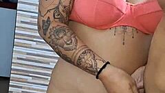 era tanto tesão que o virgem queria socar no pelo sem banho antes no banheiro caseiro