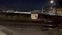 Wife asks for help crossing train tracks and rewards helpful guy 😏