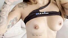 Estoy muy cachonda y me masturbo en el sofa de mi jefe while thinking of colombian latina curves