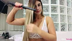 Loira novinha se maquiou para sentar no seu fã