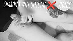 le jalo su verga a mi vecino punk con tatuajes y piernas largas