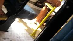 novinha do pezinho perfeito no busão 1 parte