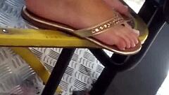 novinha do pezinho perfeito no busão 1 parte