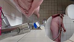 Geiles Pissen In Der Dusche