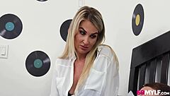 hey there, cute guys really dig mature women like this