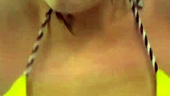 Personal treinando só de biquíni fio dental na academia de frente à praia cheguei ficar toda molhada de tanto tesão que escorria nas pernas parecia água do mar