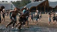 Wow, Check Out These SEXY Music Festival Girls Dancing Wildly!