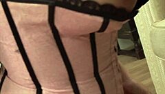 Brune aux gros seins Kerry Louise, gorge profonde avant éjaculation faciale!