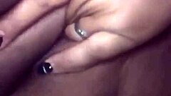 Girlfriend masturbates pussy in homemade video