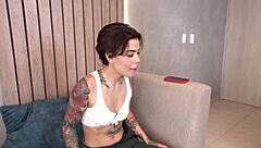 Delivery Girl's Dick-Sucking Service Earns Perfect Rating