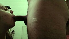 a loirinha do amigo chupa tudo gulosa e submissa