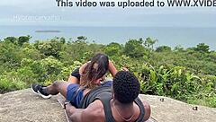 Fodendo Safada ao Ar Livre Buceta Cheia de Leite!