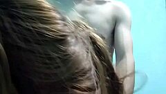 pareja amateur graba perrito sexy con ella gimiendo en vertical