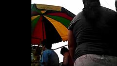 Peruvian beauty shops with sexy curves on display